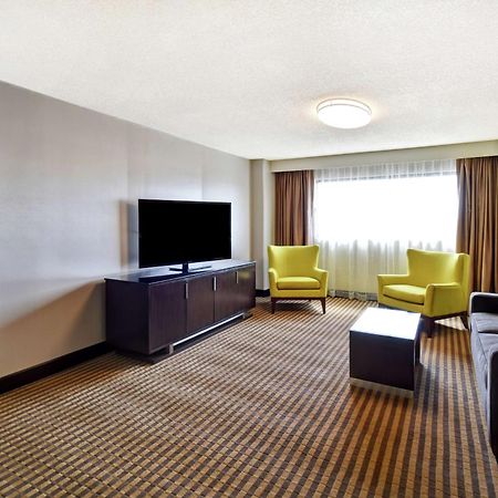 Doubletree By Hilton Pleasanton At The Club Hotel Exterior photo