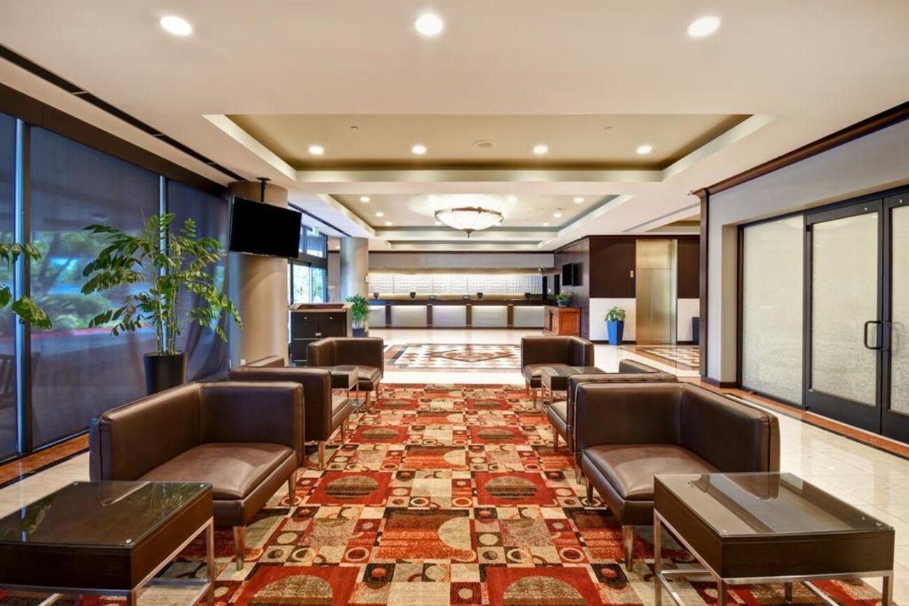 Doubletree By Hilton Pleasanton At The Club Hotel Exterior photo