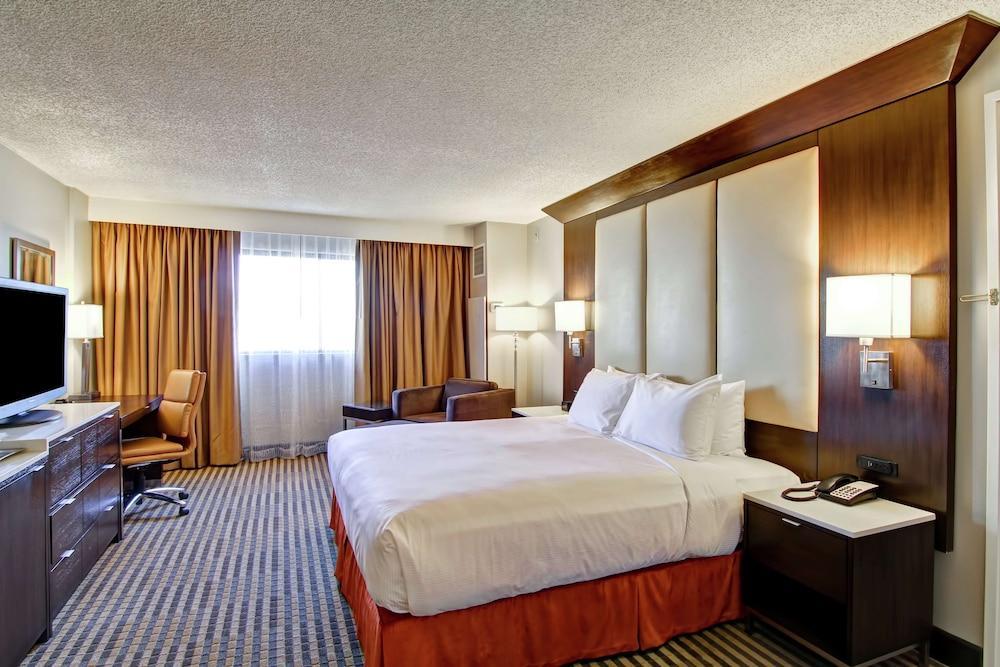 Doubletree By Hilton Pleasanton At The Club Hotel Exterior photo