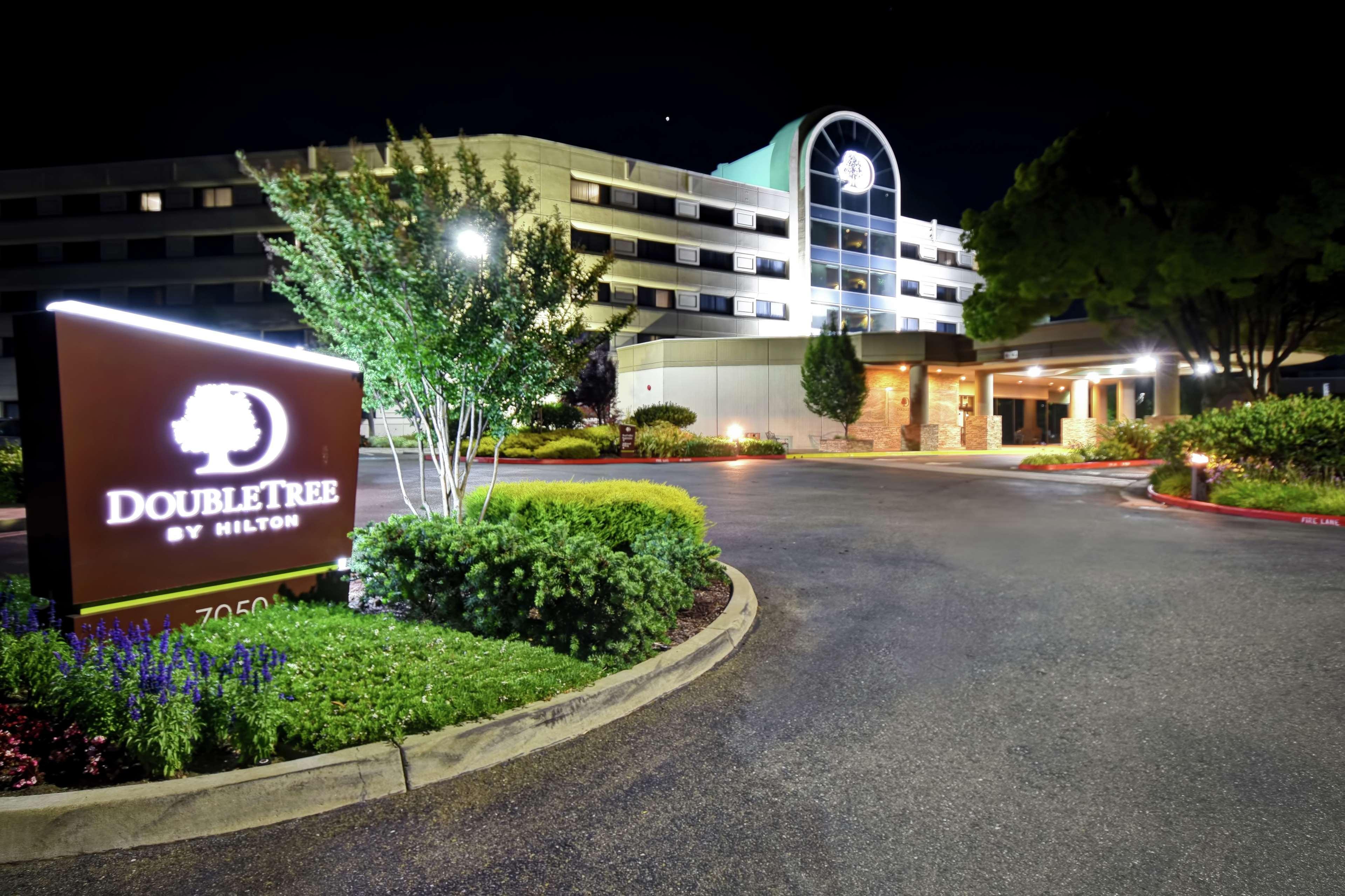 Doubletree By Hilton Pleasanton At The Club Hotel Exterior photo
