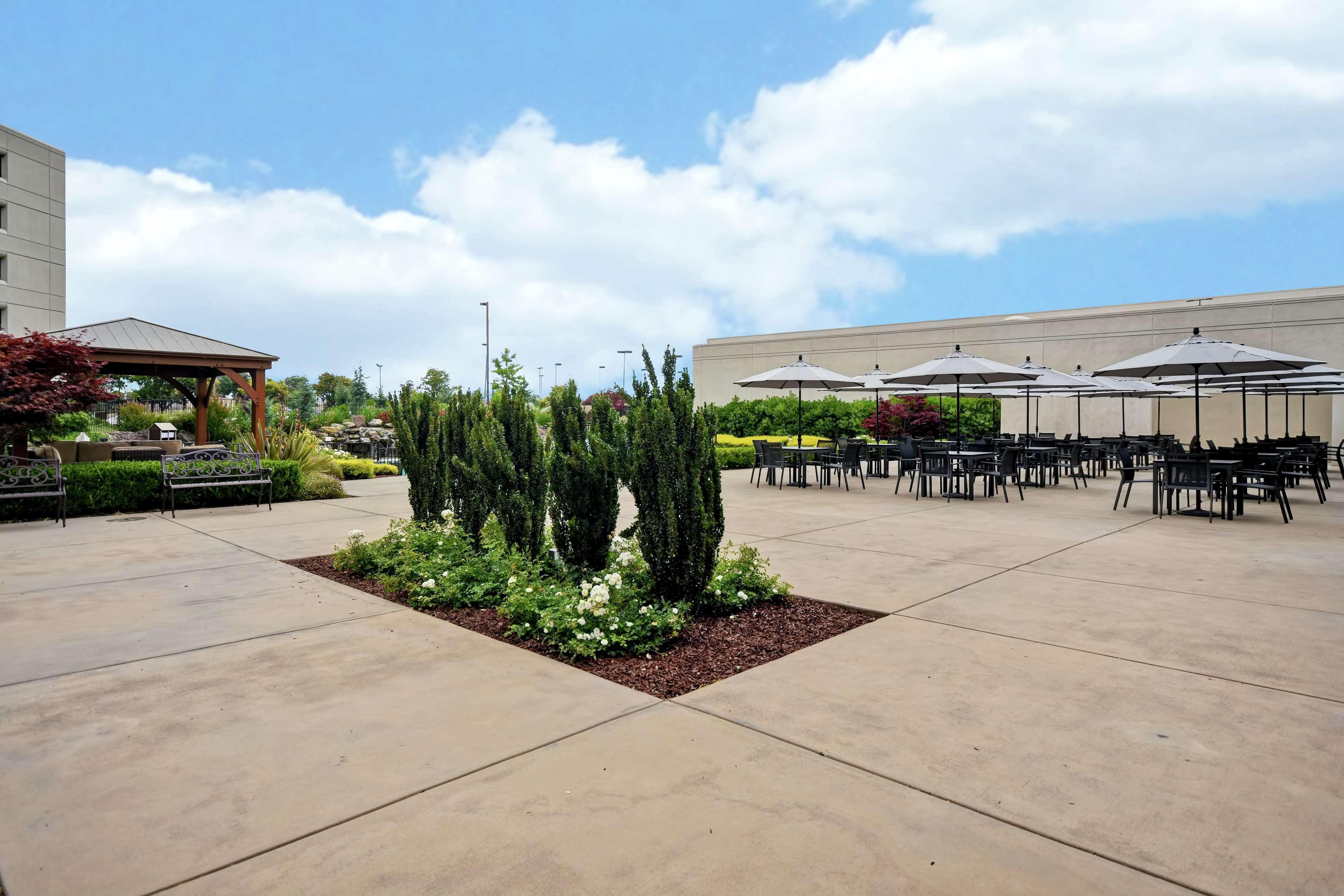 Doubletree By Hilton Pleasanton At The Club Hotel Exterior photo