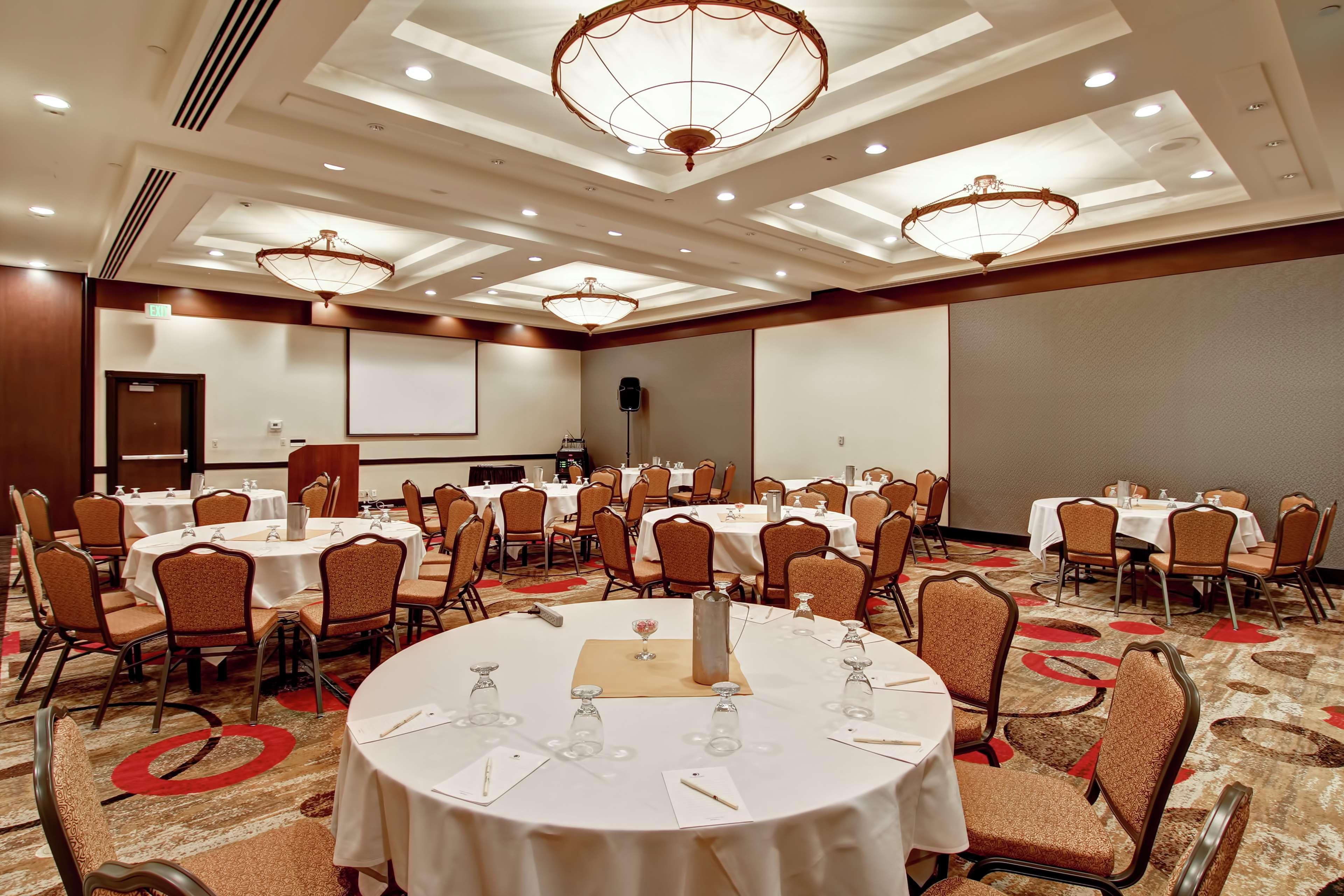 Doubletree By Hilton Pleasanton At The Club Hotel Exterior photo