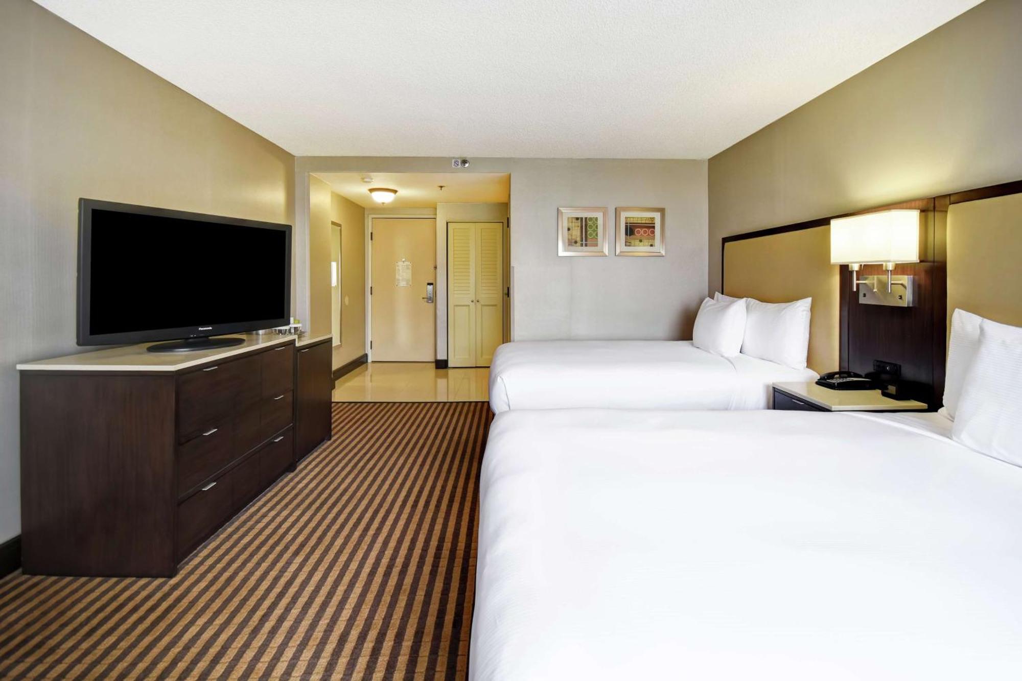 Doubletree By Hilton Pleasanton At The Club Hotel Exterior photo