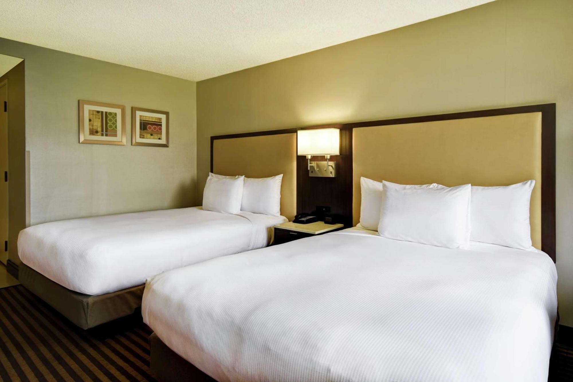 Doubletree By Hilton Pleasanton At The Club Hotel Exterior photo