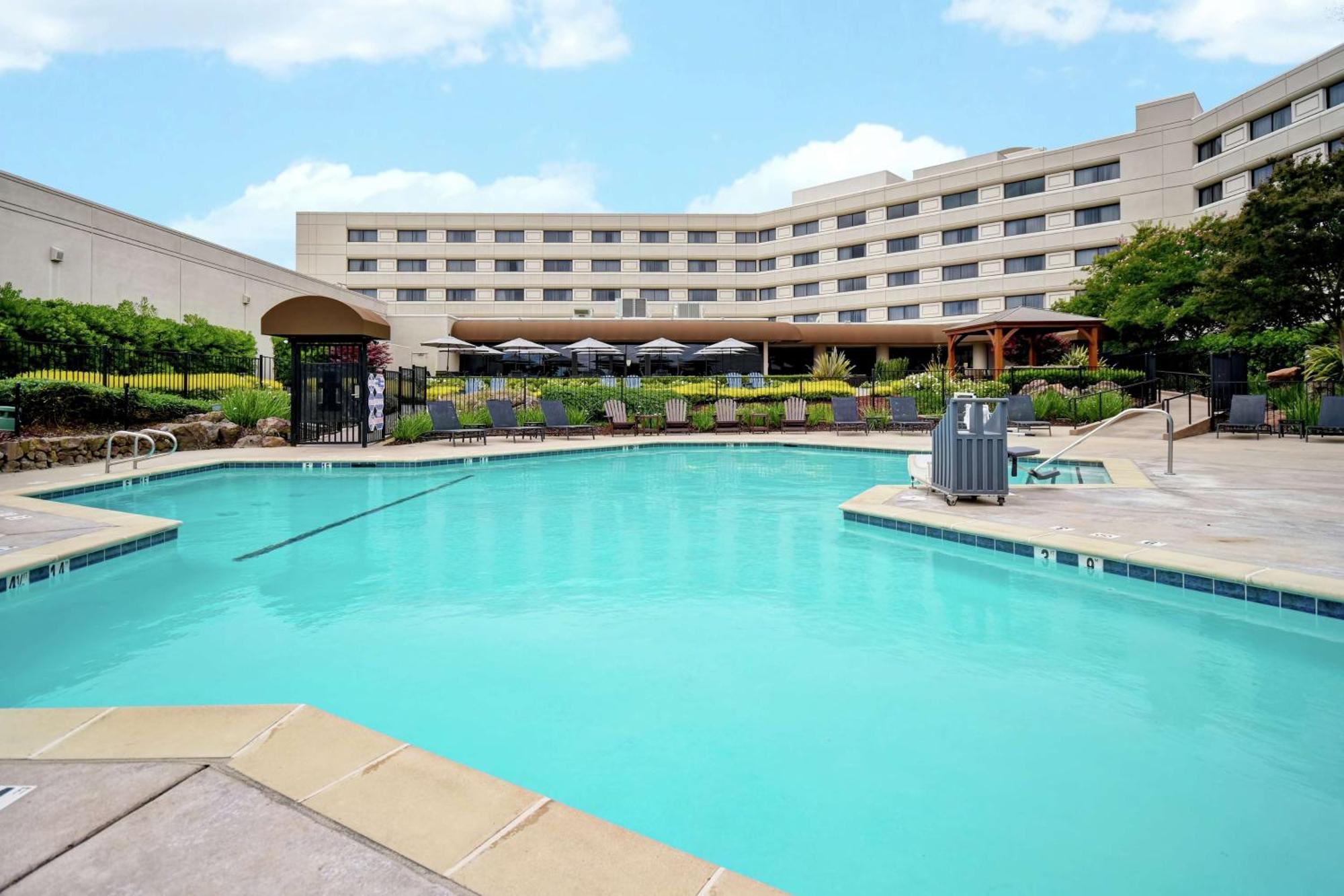 Doubletree By Hilton Pleasanton At The Club Hotel Exterior photo