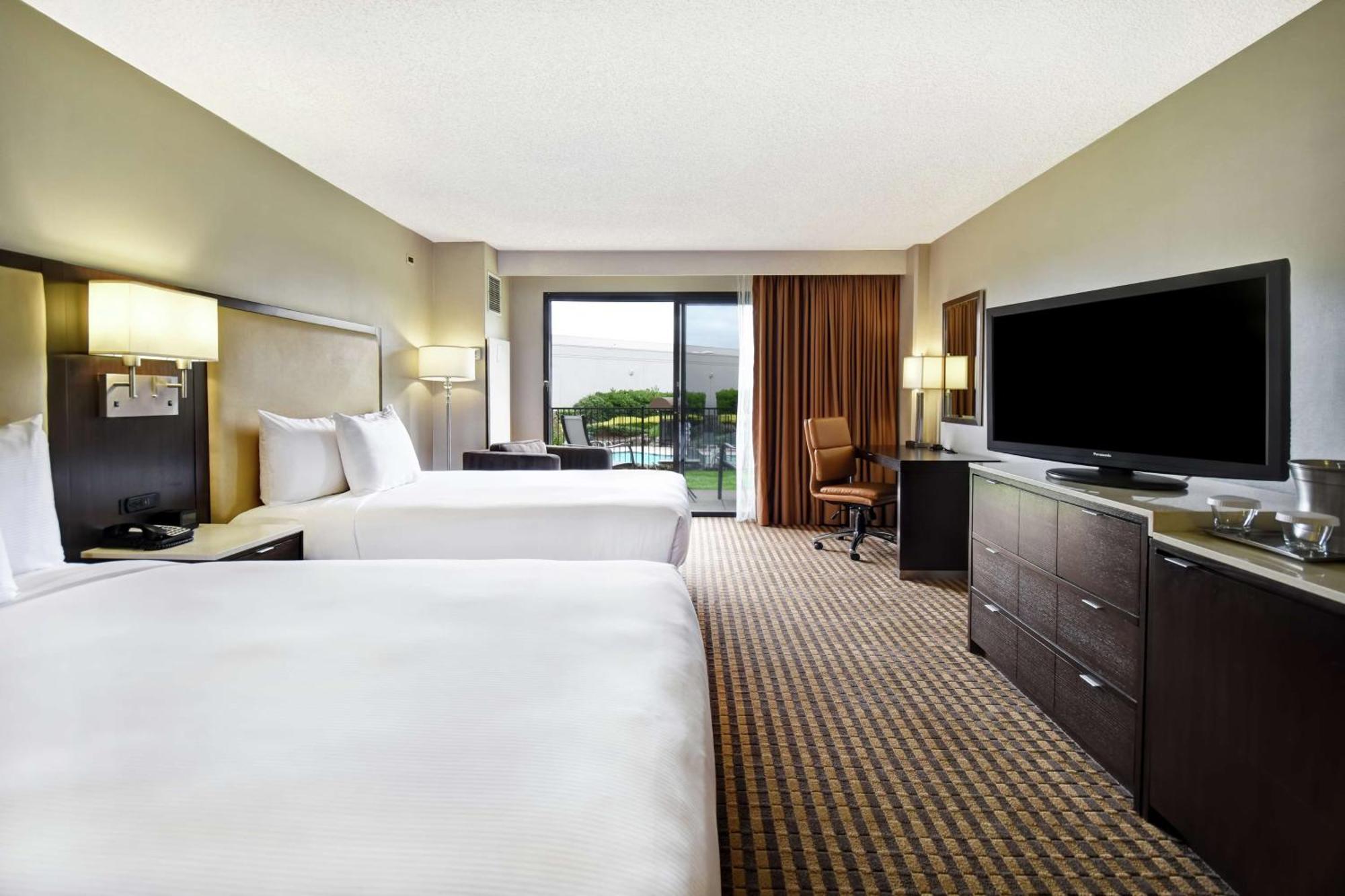 Doubletree By Hilton Pleasanton At The Club Hotel Exterior photo