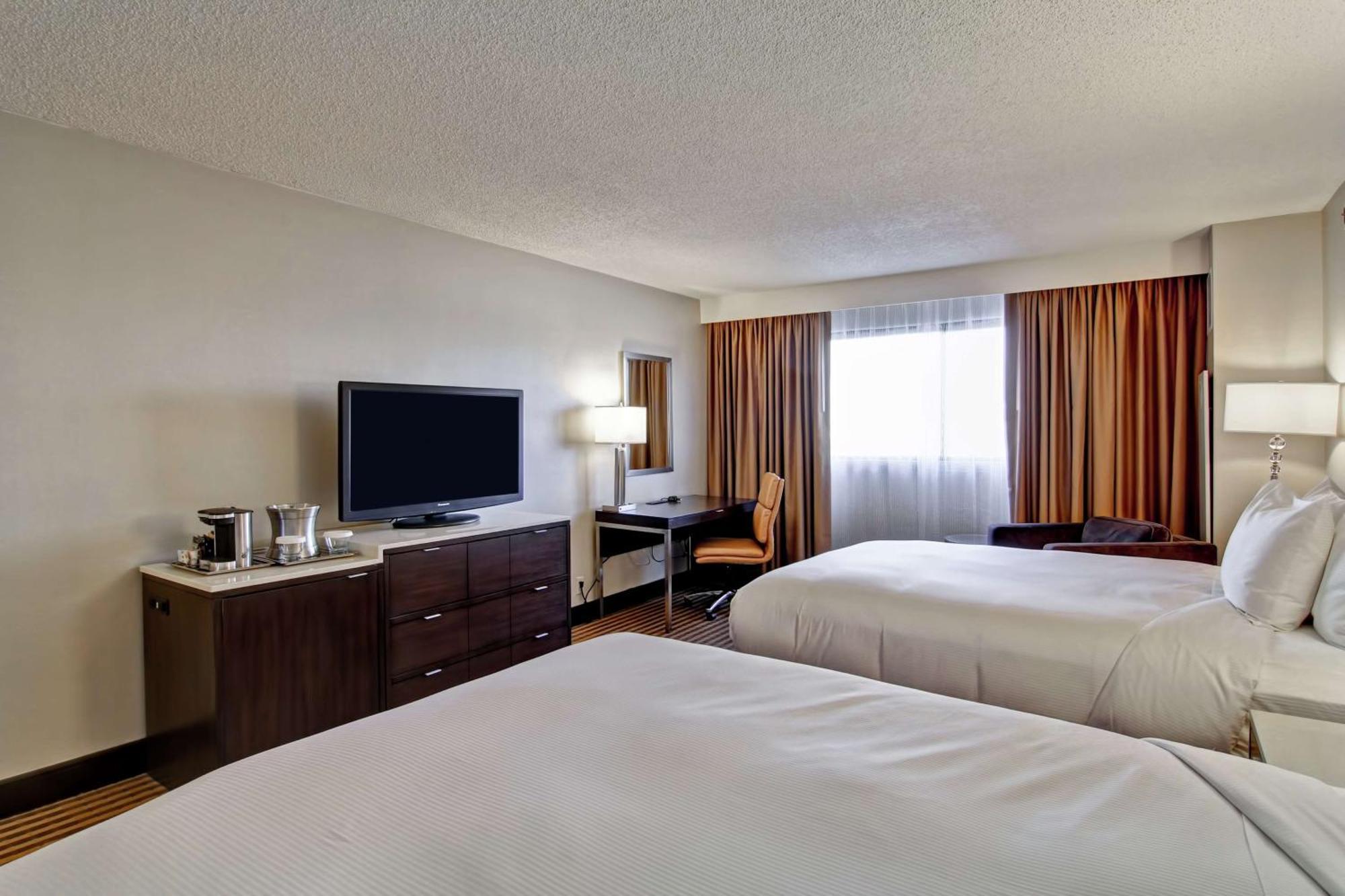 Doubletree By Hilton Pleasanton At The Club Hotel Exterior photo