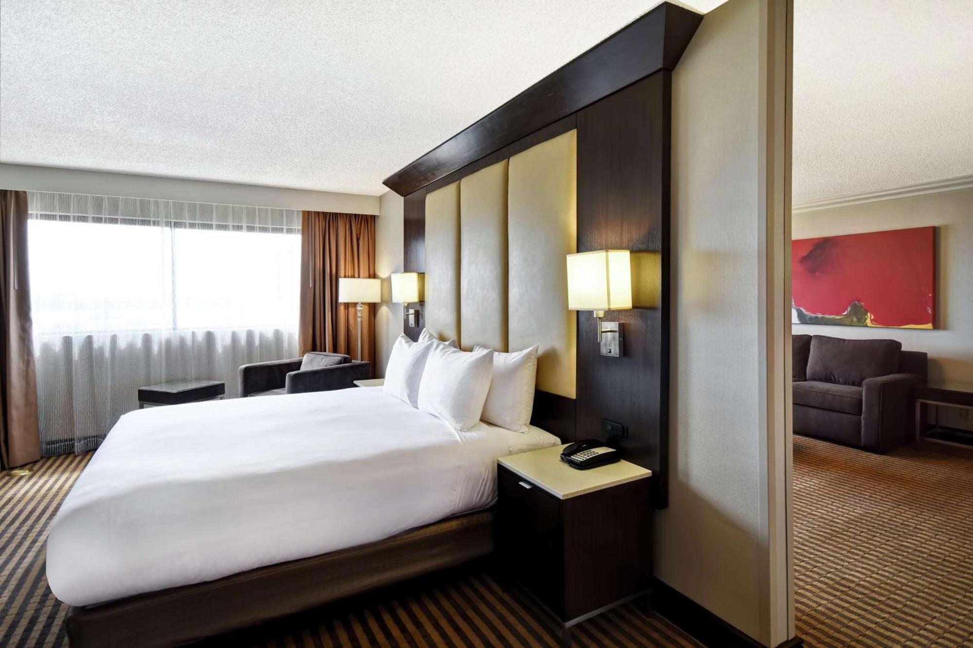 Doubletree By Hilton Pleasanton At The Club Hotel Exterior photo