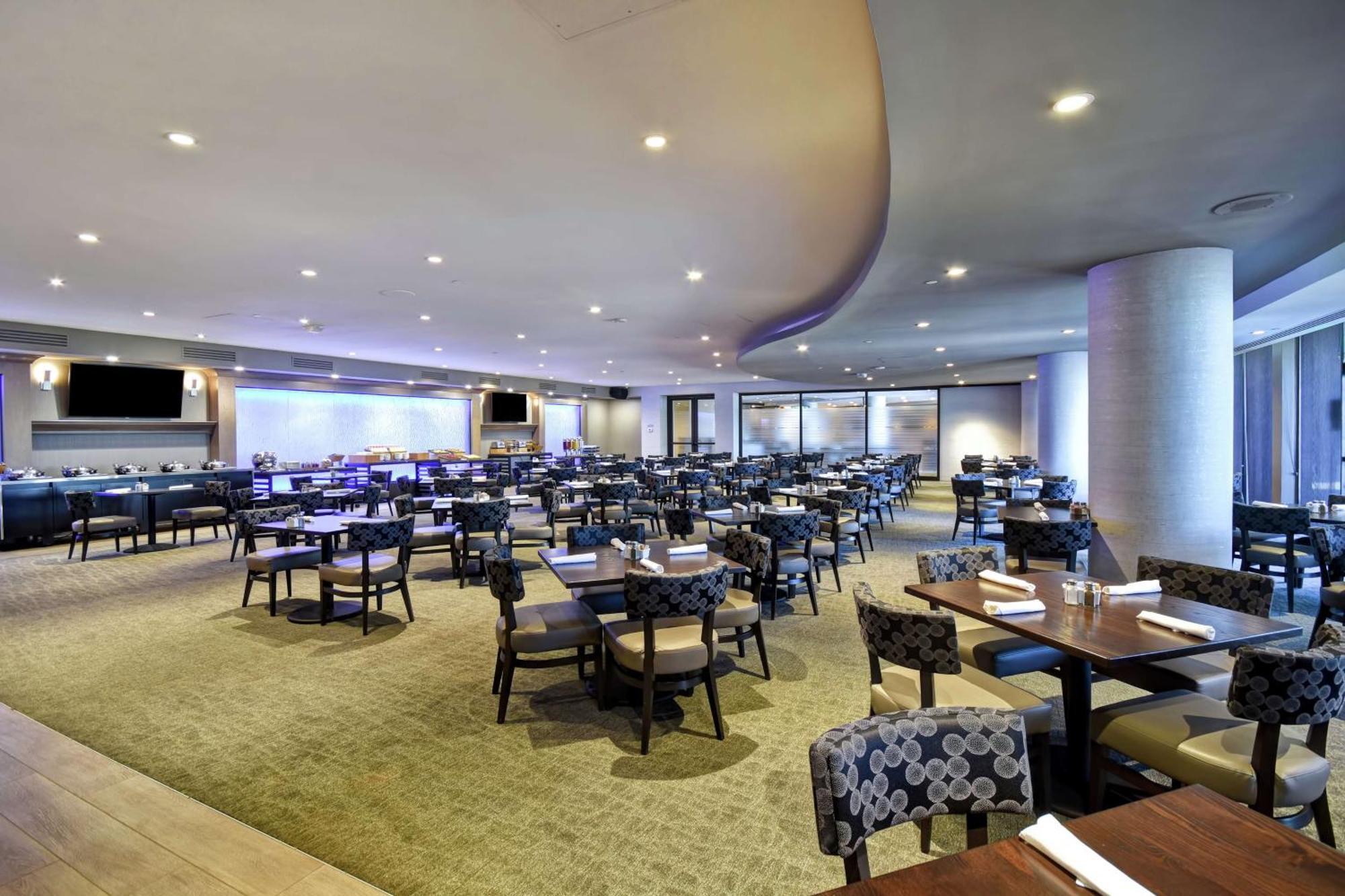 Doubletree By Hilton Pleasanton At The Club Hotel Exterior photo