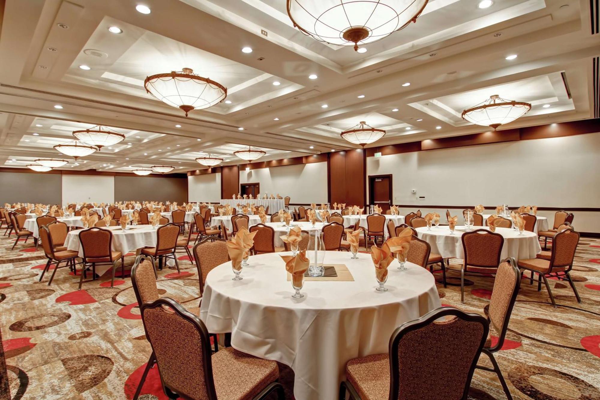 Doubletree By Hilton Pleasanton At The Club Hotel Exterior photo