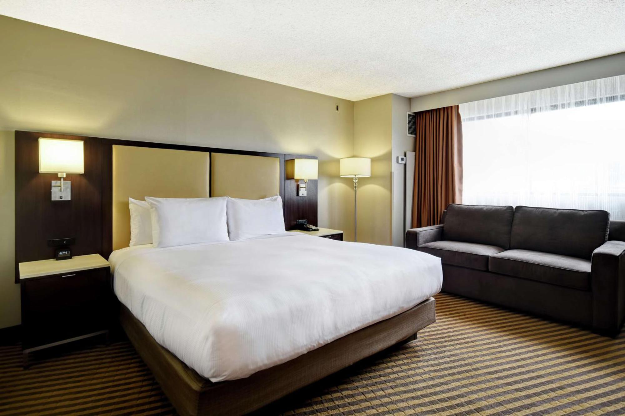 Doubletree By Hilton Pleasanton At The Club Hotel Exterior photo
