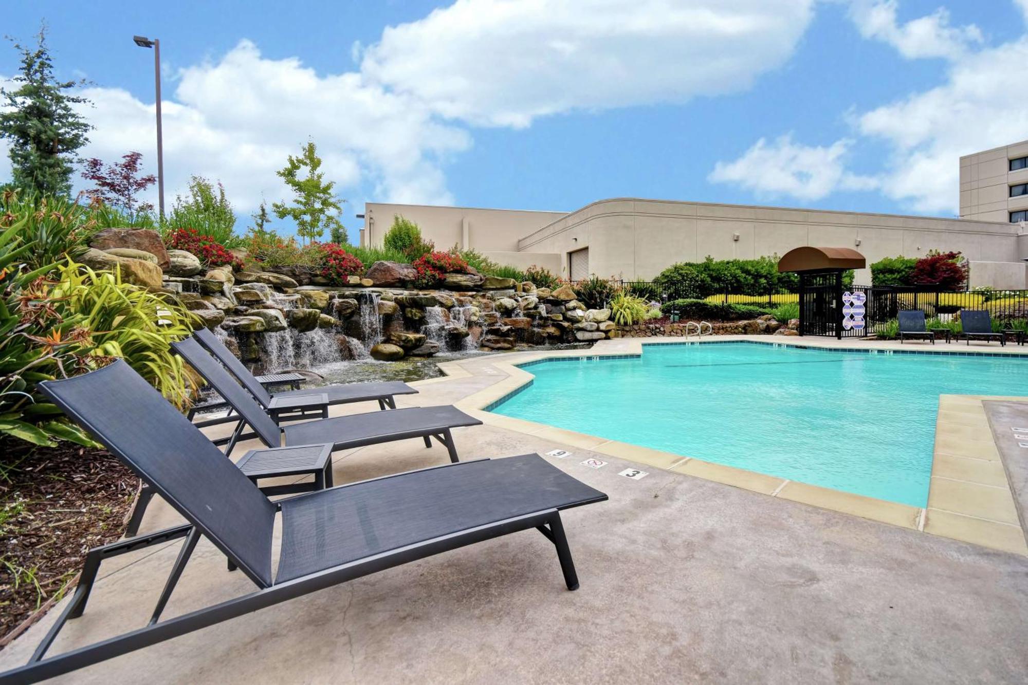 Doubletree By Hilton Pleasanton At The Club Hotel Exterior photo